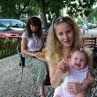Moje mladší dcera a její dcera 6 měsíců (10.07.06)