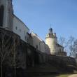 Podruhé Olomoucký hrad s hradbou, vzácný a přece nutný pohled z parku u Hané. Vl. chór katedrály, upr. ZdíkůvP a válc. věž-bergfrit hned vpravo. Spodní záběr Jiří M. 26.březen
před O.